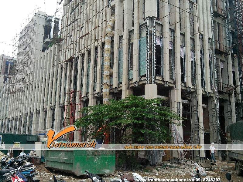 thi-cong-tran-thach-cao-toa-nha-quoc-hoi-04