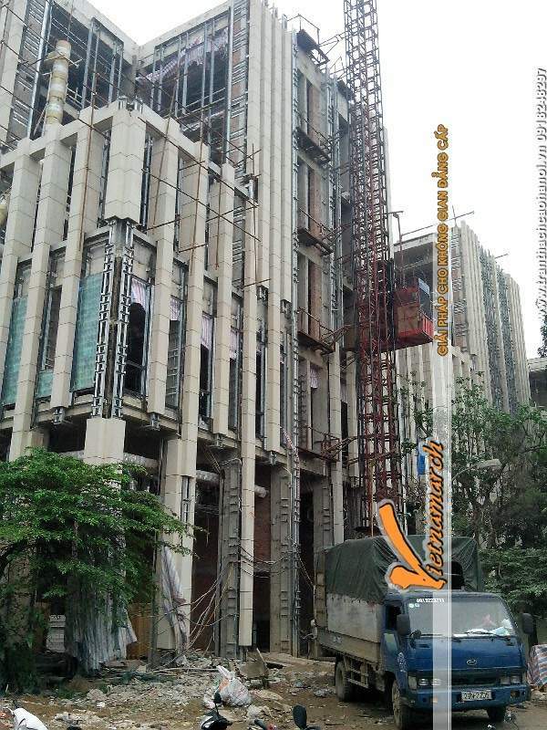 thi-cong-tran-thach-cao-toa-nha-quoc-hoi-06