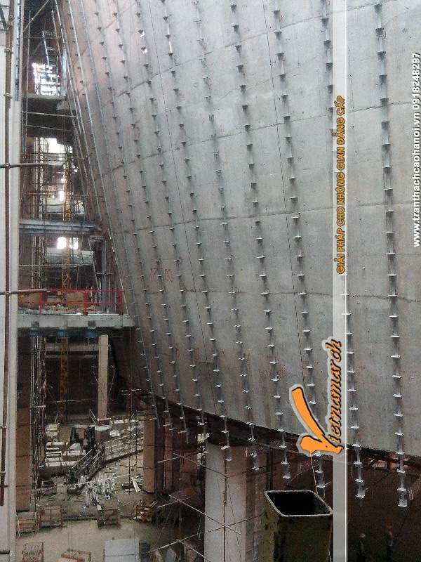 thi-cong-tran-thach-cao-toa-nha-quoc-hoi-13