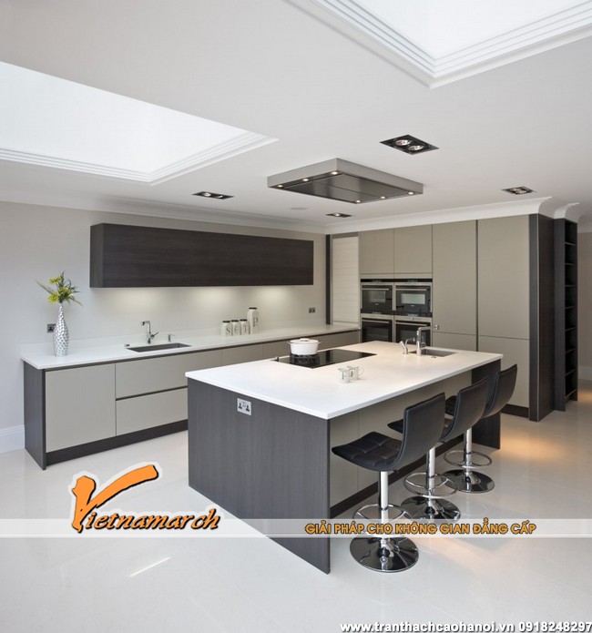 Sự phối hợp hoàn hảo đến từng chi tiết giữa màu sắc và thiêt kế giúp tăng thêm tính hiện đại, sang trọng cho không gian bếp