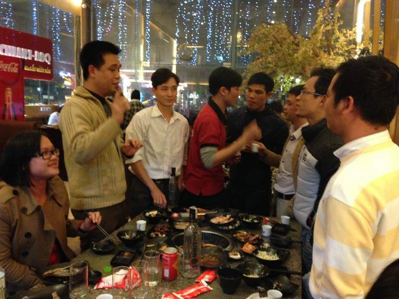 14-02-2015-lien-hoan-cuoi-nam-cong-ty-tnhh-vietnamarch-10