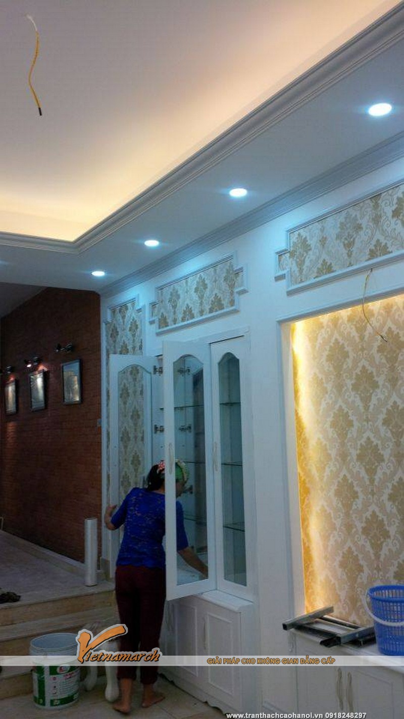 Công tác lau dọn sàn nhà sạch sẽ trước khi bàn giao