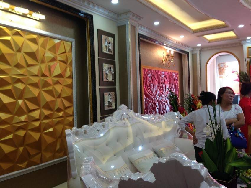 Sau gần 20 ngày lên phương án thiết kế và thi công thì đến ngày hôm nay 31-10-2015 Showroom nhà anh Nghĩa đã hoàn thiện và đưa vào khai trương.