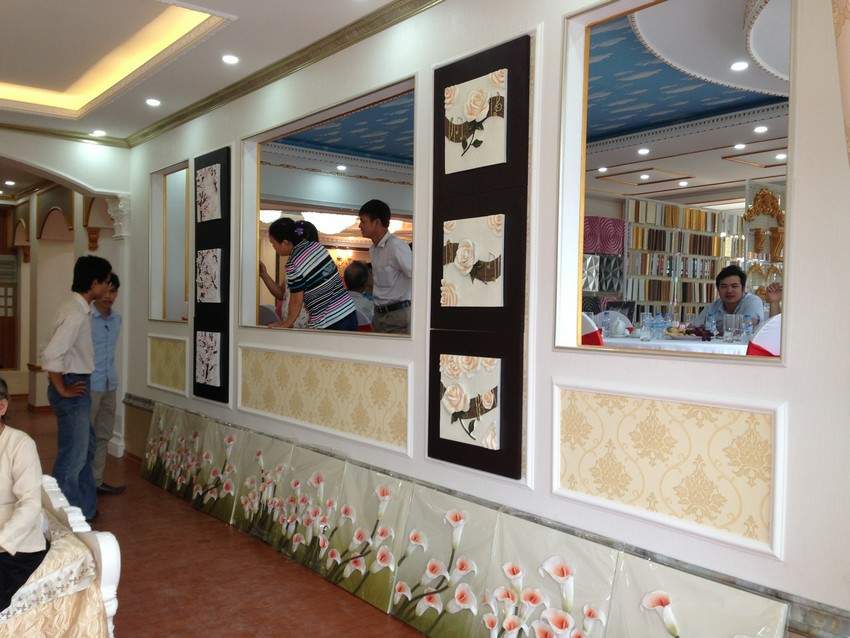 Phào chỉ vật liệu tranh trang trí nội thất được trưng bày 