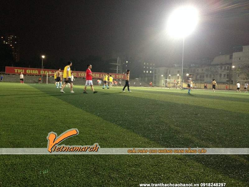 anh-em-cong-ty-tran-thach-cao-vietnamarch-to-chuc-da-bong-san-c500-05