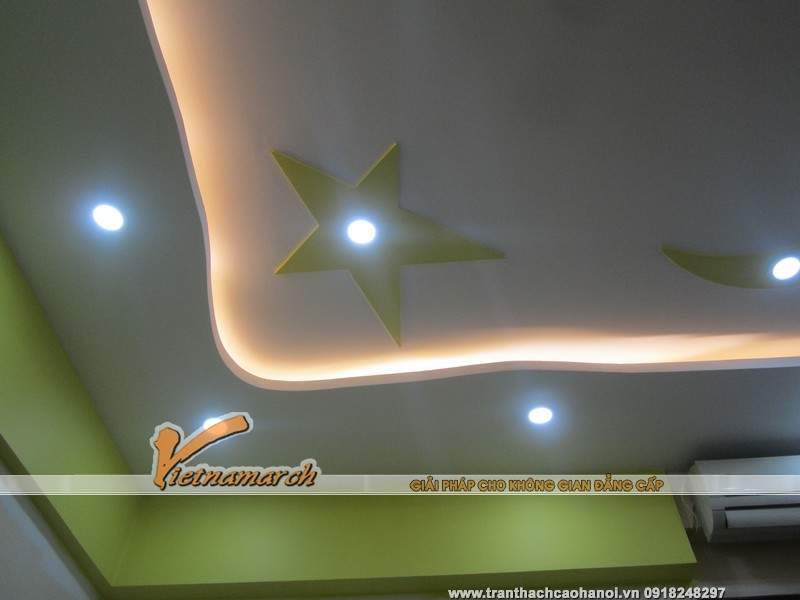 Kết hợp đèn led âm trần và tạo hình đẹp mắt từ thạch cao mang lại không gian độc đáo cho phòng của trẻ