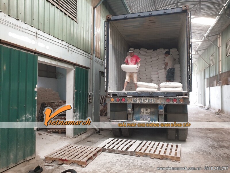 nhap nguyen lieu bot thach cao Vna Gypsum ve kho 2