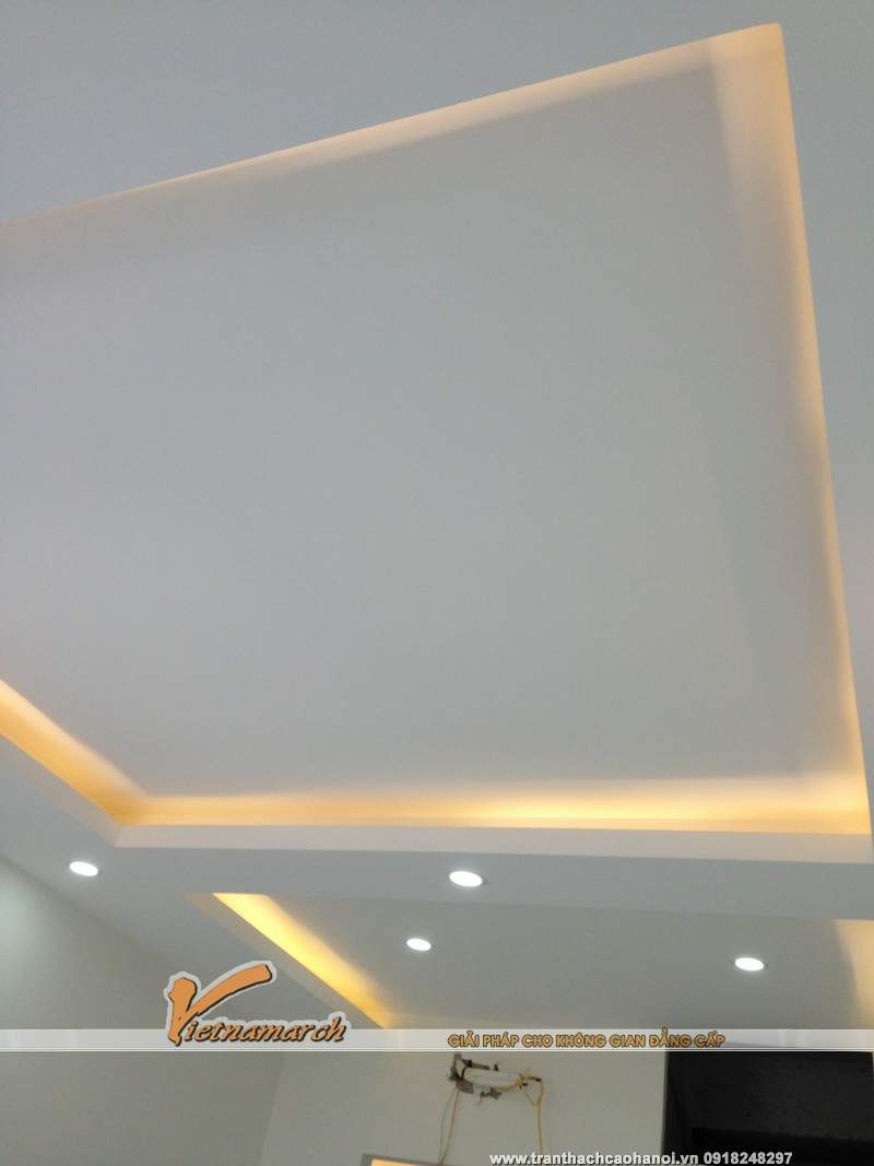 Hệ trần thạch cao và đèn trần được hoàn thiện cho một phòng ngủ của nhà anh Quyết 01