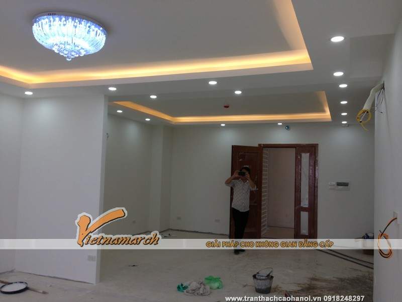 Hoàn thiện hệ trần thạch cao cho phòng khách nhà anh Quyết - CC Đông Đô