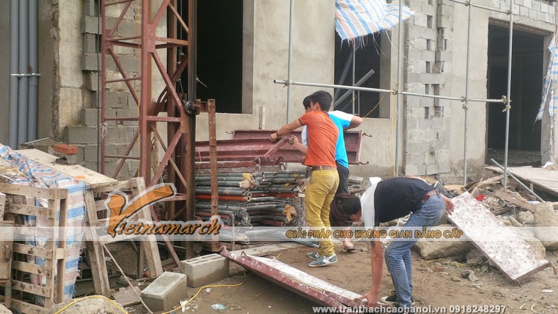 Chuẩn bị giàn giáo, vật tư đầy đủ trước khi tiến hành thi công