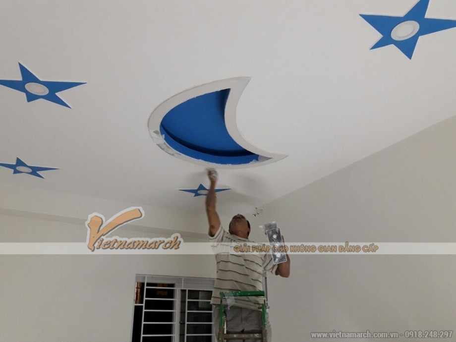 thi công trần thạch cao, lắp đặt đèn điện âm trần 