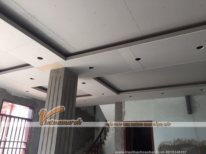 Thi công trần thạch cao phần thô của phòng khách tầng 1 nhà anh Bản - Lĩnh Nam