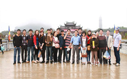 nhan-vien-cong-ty-vietnamarch