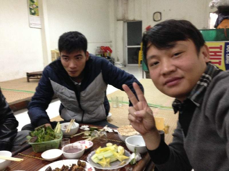 nhan-vien-cong-ty-tran-thach-cao-lien-hoan-tat-nhien-201503