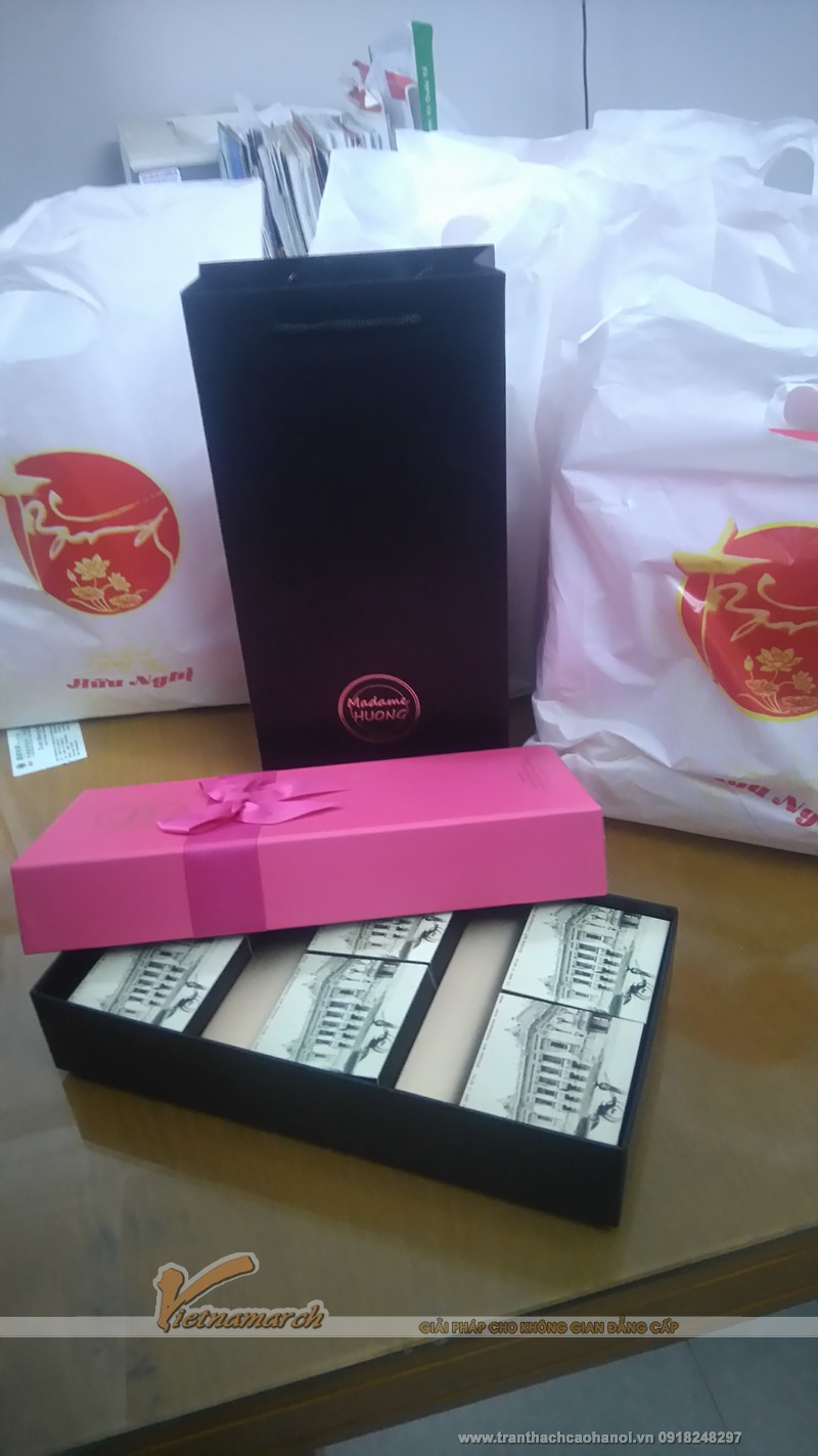 Tổ chức phát bánh trung thu cho nhân viên 2017